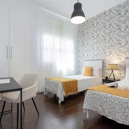 Genteel Larios Malaga