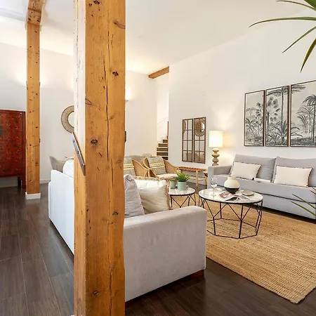 Genteel Larios Apartament